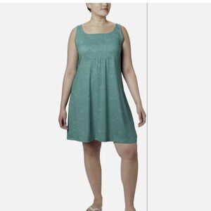 Columbia Green Swirl Omni Freeze UPF50 Green Deess